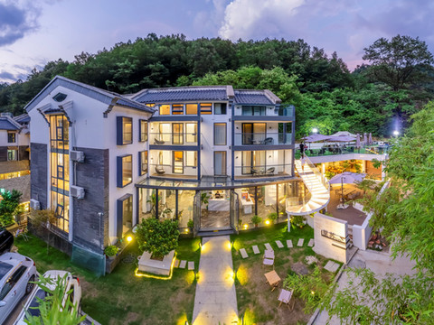 里苏民宿(老君山云景索道一店)