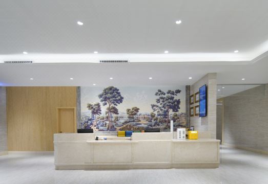 Vienna Hotel (Qingdao West Cost High-speed Railway West Station Branch) Hotel Overview