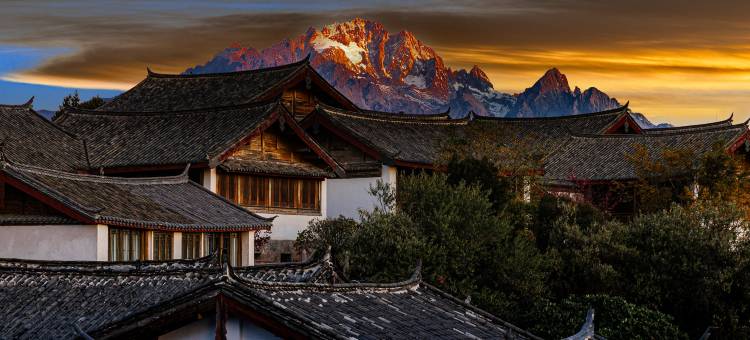 丽江古城·半山漫庭·日照金山雪山胜景观景度假民宿(四方街店)图片