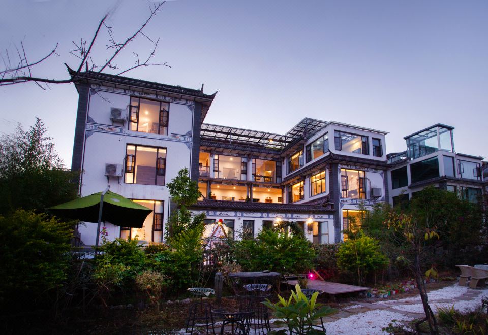  Hotel Overview