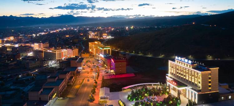 理塘虫草大酒店(甘孜理塘318国道店)图片