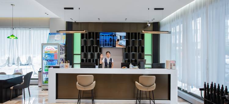 欧琳帝慕悦酒店(贵港高铁站吾悦广场店)图片