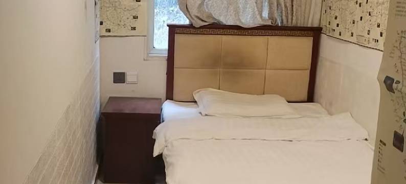 泸定绿草地宾馆图片