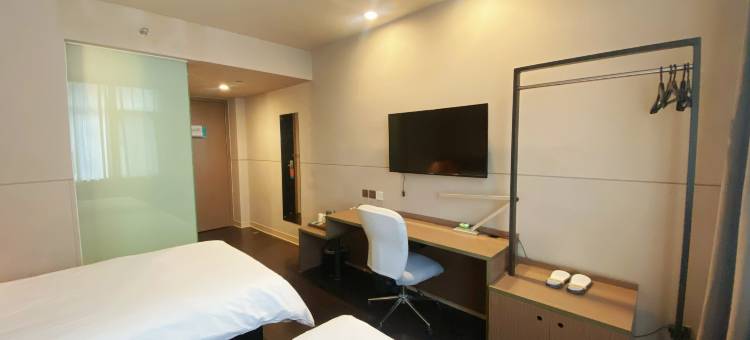 艺龙瑞云酒店(青岛城市阳台景区西海岸汽车总站店)图片