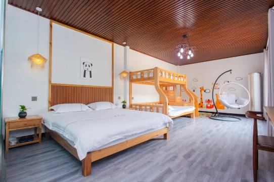 老君山云逸山舍民宿(云景索道店)