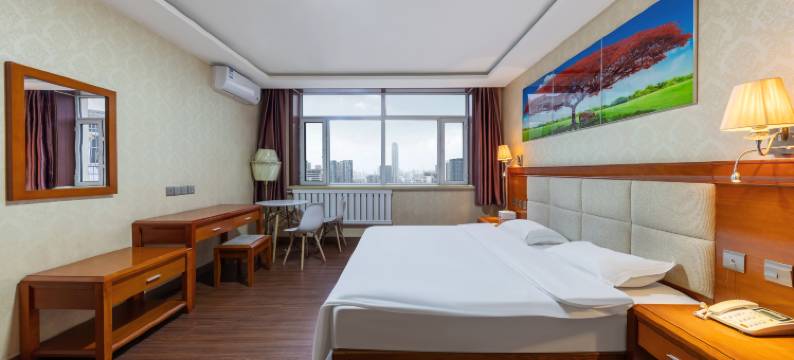 华庭酒店(老虎山生态公园中心广场店)图片