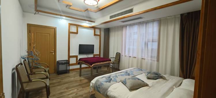 时雨丰情酒店(张家界国家森林公园标志门店)图片