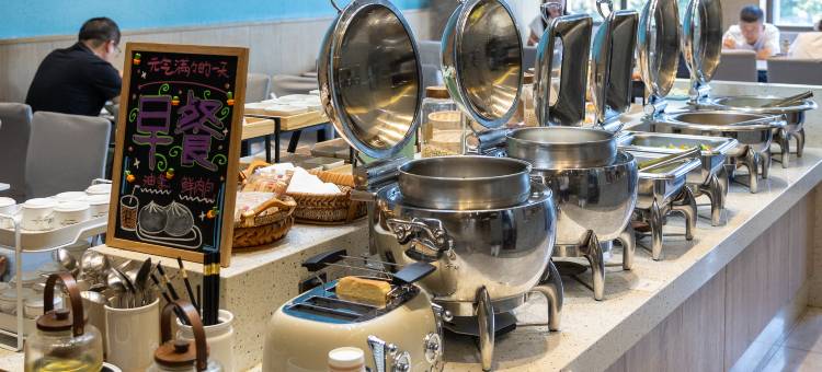 博雅丽兹·BOYA轻奢酒店(湖州吴兴万达广场店)图片