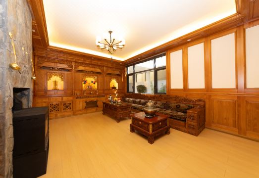 Shangri-La Wangchunge Homestay (Dukezong Ancient City) Hotel Overview