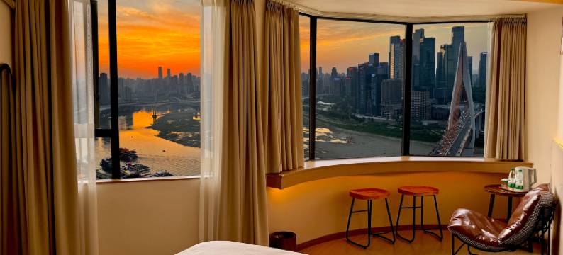 山屿江澜高空江景民宿(解放碑步行街洪崖洞店)图片