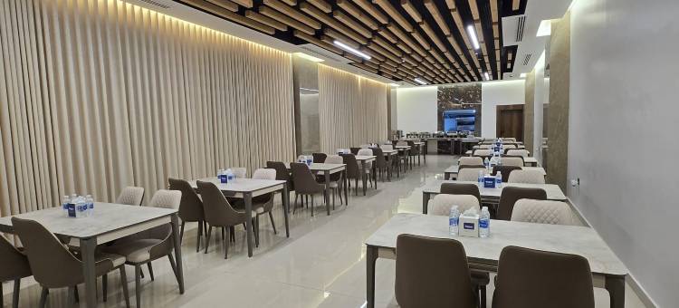BAZ Hotel Airport Road图片