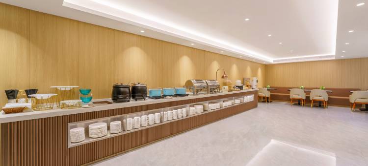 柏丽艾尚国际酒店(大连星海公园黑石礁地铁站店)图片