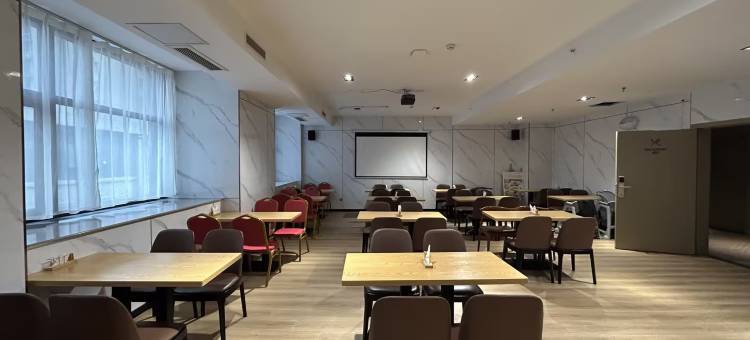 蚂蚁·光年电竞酒店(济南高铁西站店)图片