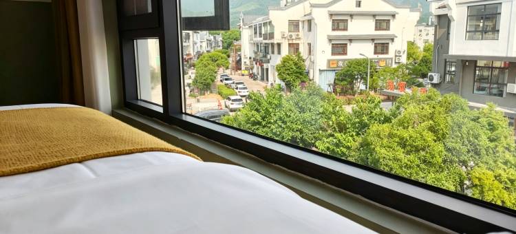 探宿影咖拾光名宿(九华山换乘中心店)图片