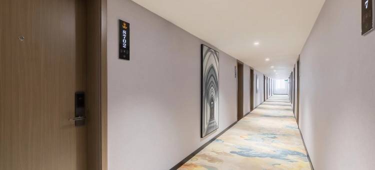 轻住酒店(济钢体育馆鲍山地铁站店)图片