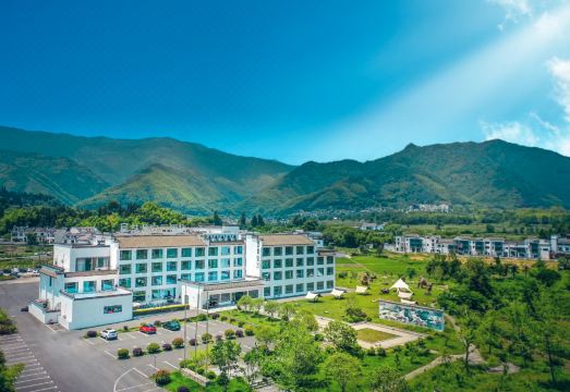 Yilong An'yun Hongcun  Wild Luxury Resort over view