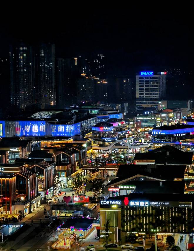 SFEEL设计师酒店(自贡华商国际城店)图片