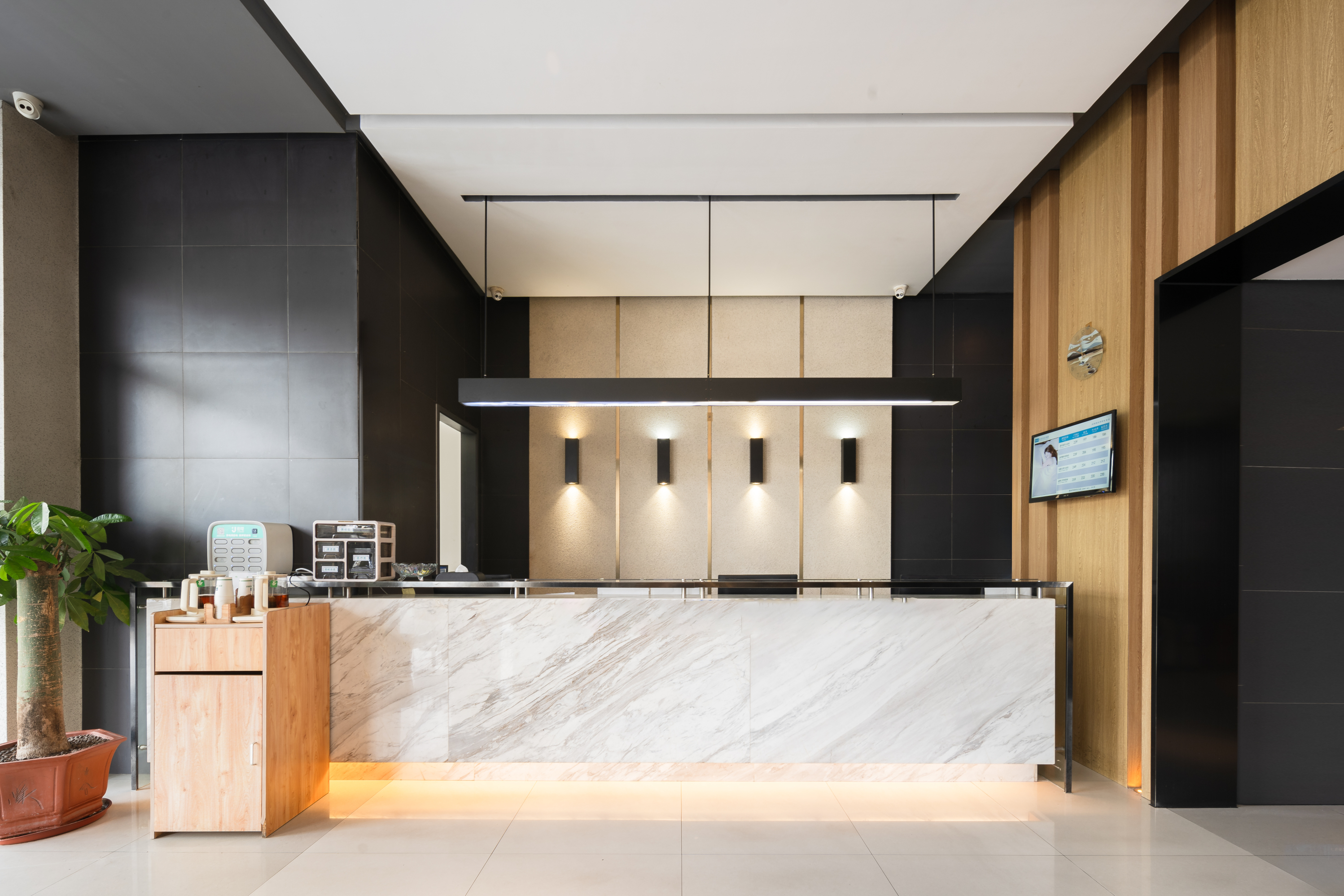 TOWO Shangpin Hotel (Shenzhen Bitou Subway Station) Over view