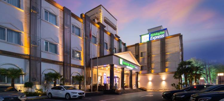 上海浦江联航路地铁站智选假日酒店图片