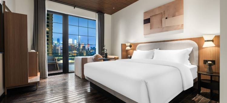 SFEEL设计师酒店(重庆南滨路下浩公交站店)图片