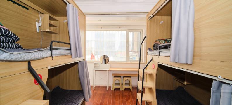 背个小包太空舱青年旅社(万象城店)图片