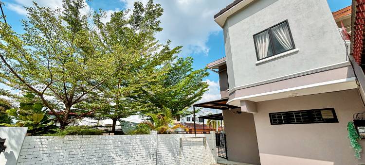 巴占宽阔角头间民宿  | 卡拉OK  | 烧烤  | 6房7厕(Auguri Bercham Landed | 6BR | Karaoke Set | BBQ)图片
