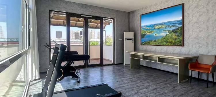 轻住酒店(青岛正阳东路地铁站店)图片