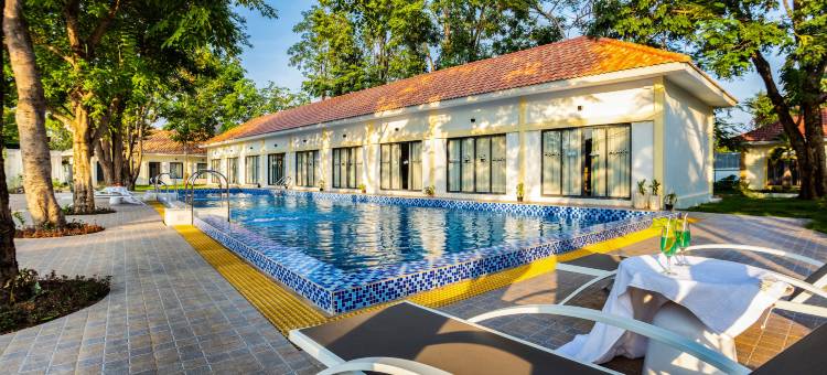 五洲酒店原五洲假日酒店(提前预约免费接送高铁站，泳池)(Wuzhou Hotel)图片