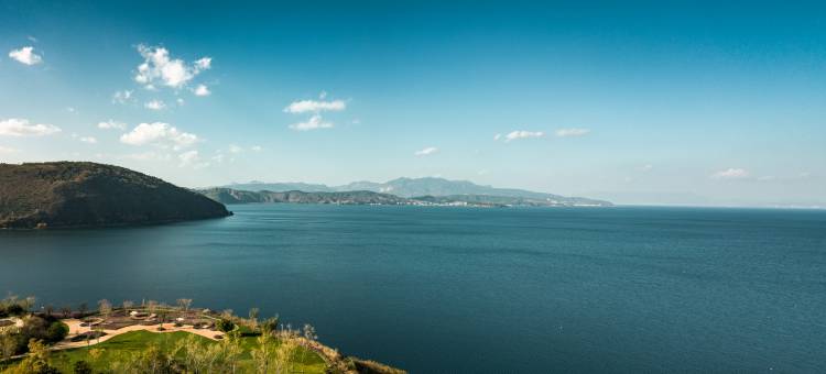 抚仙湖宿清轻舟悬崖酒店图片