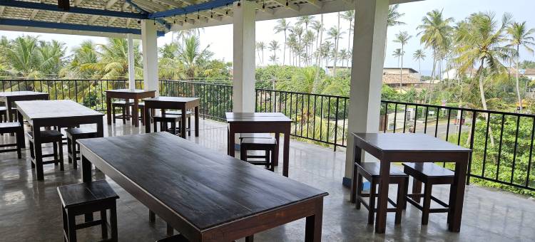 翠杏酒店(Green Almond Hotel)图片