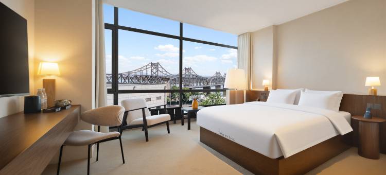 天宇安艺术酒店(丹东火车站鸭绿江断桥店)图片