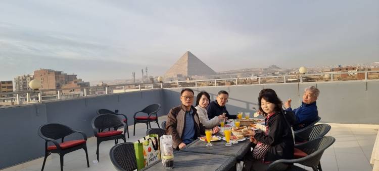 凤凰金字塔景观旅馆(Phoenix Pyramids roof top)图片
