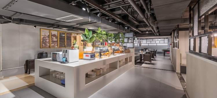 M·喆缦智能轻奢酒店(衢州国金中心水亭门店)图片
