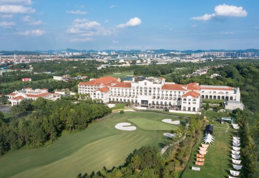 Suning Zhongshan Golf Resort Hotel Overview