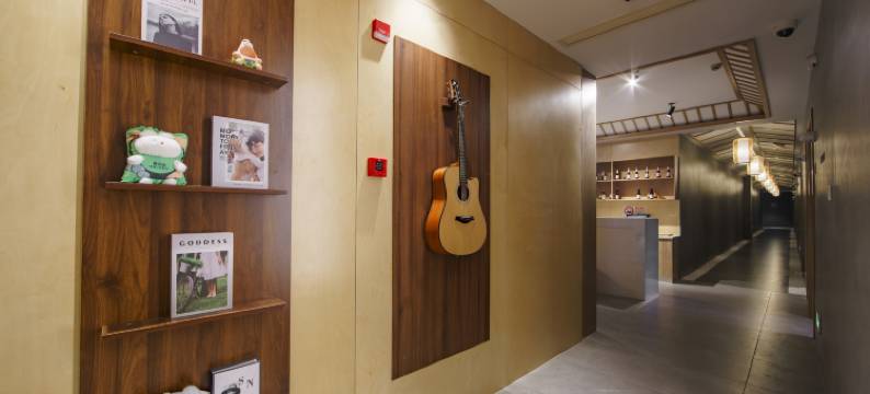 际庭青旅(北外滩平凉路地铁站店)图片