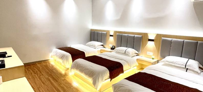 施秉新东方假日酒店图片