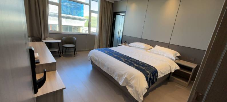 合作雄红酒店图片