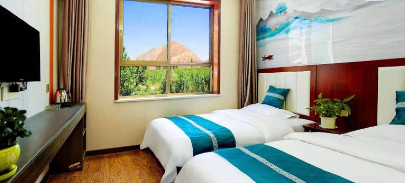 七彩丹霞山舍别院图片