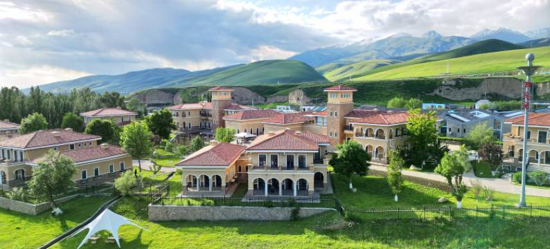 那拉提月亮河度假酒店图片