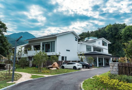 Tingjian·BuZhiZhou Brandy manor wild luxury private soup Homestay (Jinzhai Branch)Hotel Overview