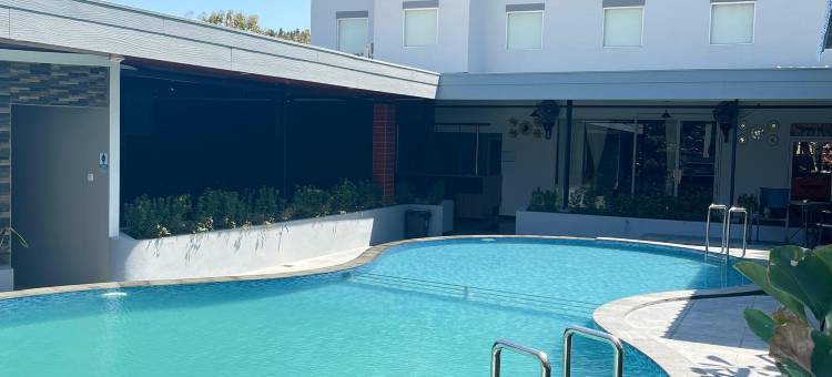 纳甘朱克前一酒店(Front One Hotel Nganjuk)图片