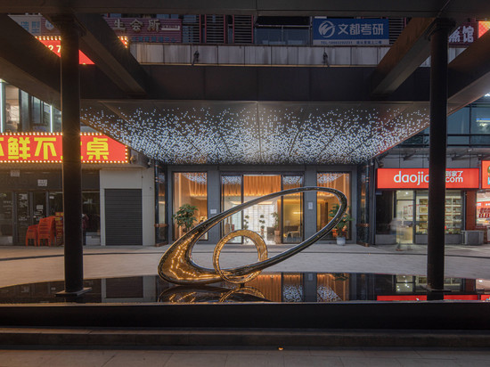 季汀国际酒店(重庆交通大学六公里地铁站店)