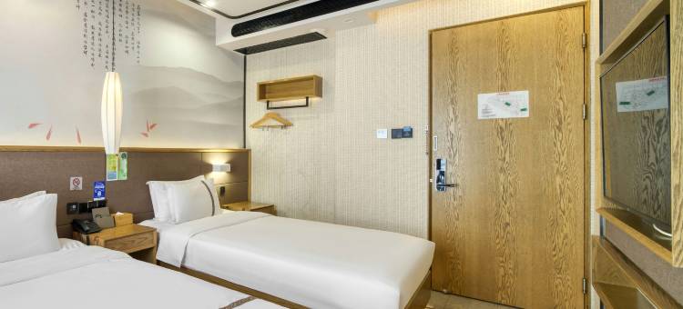 艺龙安云酒店(上海大宁国际延长路地铁站店)图片