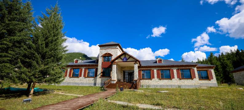 喀纳斯鸿福生态度假酒店图片