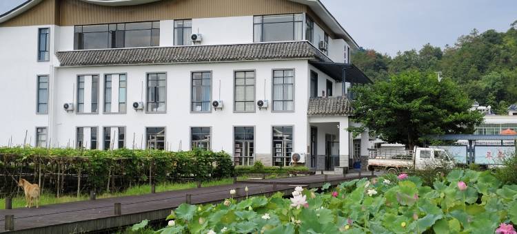 荷塘月色民宿(翁源湖心坝店)图片