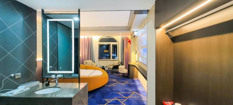 森曼观影酒店(汇融新天地店)图片