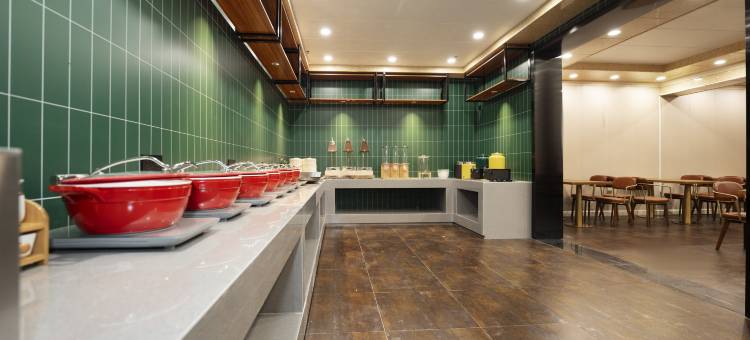 艺龙万国酒店(西双版纳景洪泼水广场店)图片