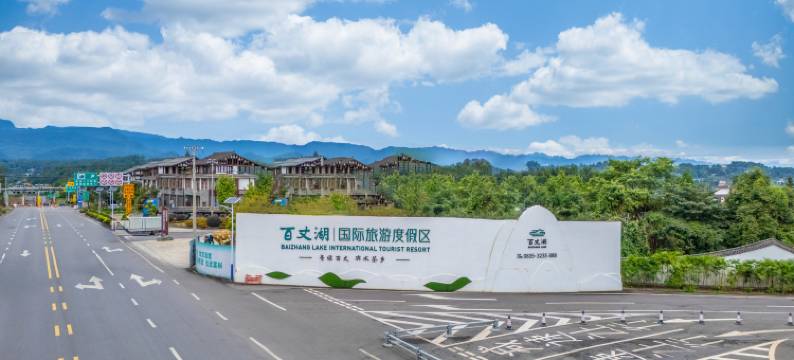 雅安月隐岛全湖景隐奢美宿图片