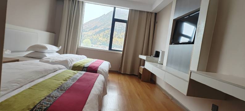 八宿然乌铭湖山景酒店图片