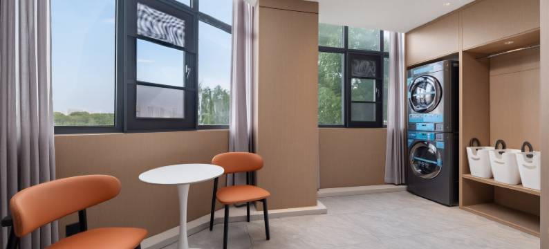 潮漫酒店(丹阳金鹰广场店)图片